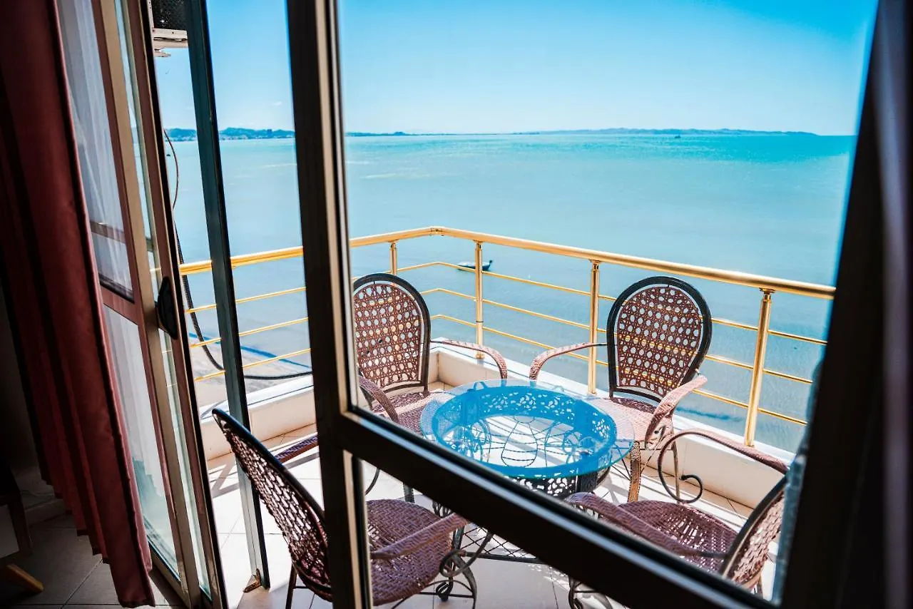Apartament Cds Durrës 아파트